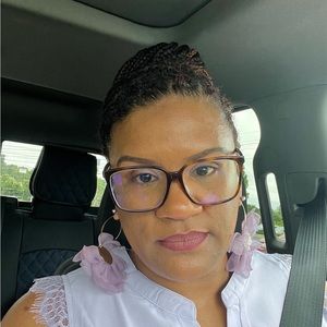 Meet your Posher, Gloria